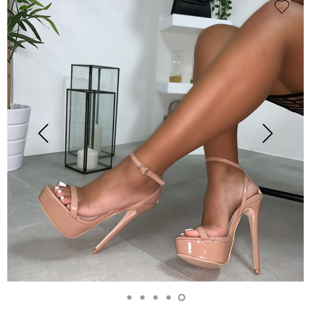 Simmons London- IMMI NUDE PATENT PLATFORM STILETTO HEELS size 6